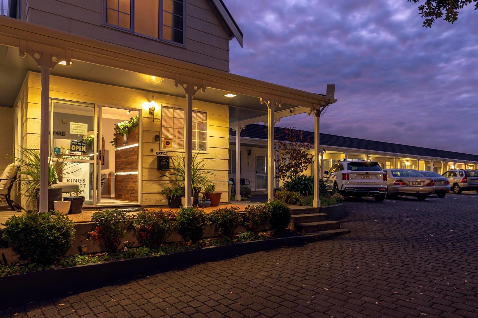Kings Court Motel Whanganui Buitenkant foto